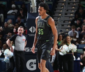 华体会官方网站-太稳了！墨菲12中8&amp;5记三分拿下28分7板3助3断 首节独得14分